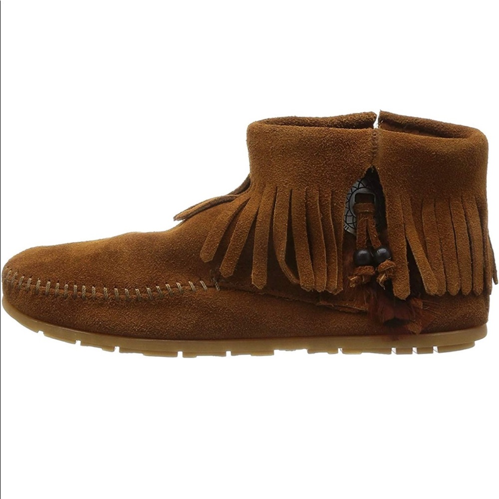 Minnetonka Women’s feather side zip booties